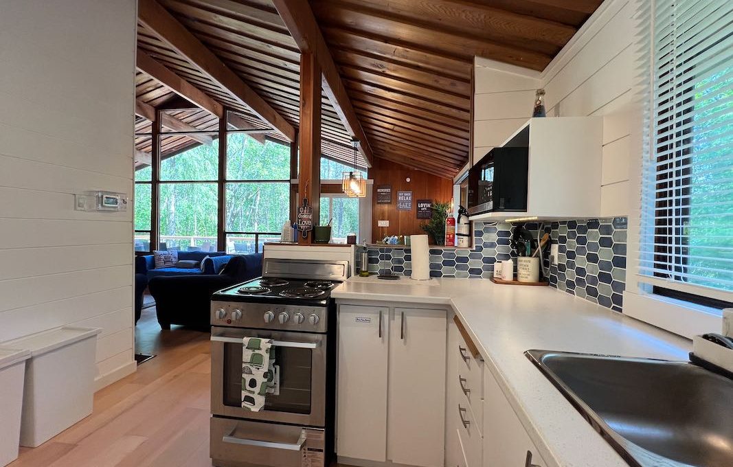 Waterfront-Cottage-On-Camelot-Balsam-Lake-21