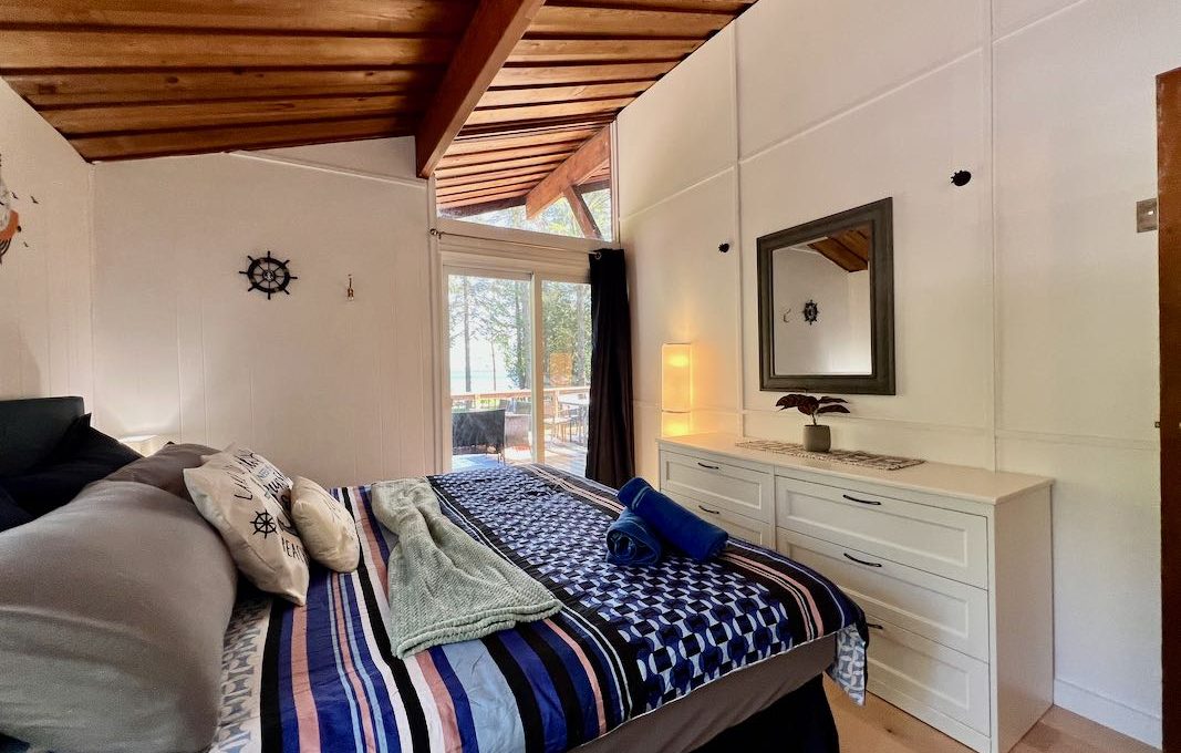 Waterfront-Cottage-On-Camelot-Balsam-Lake-31