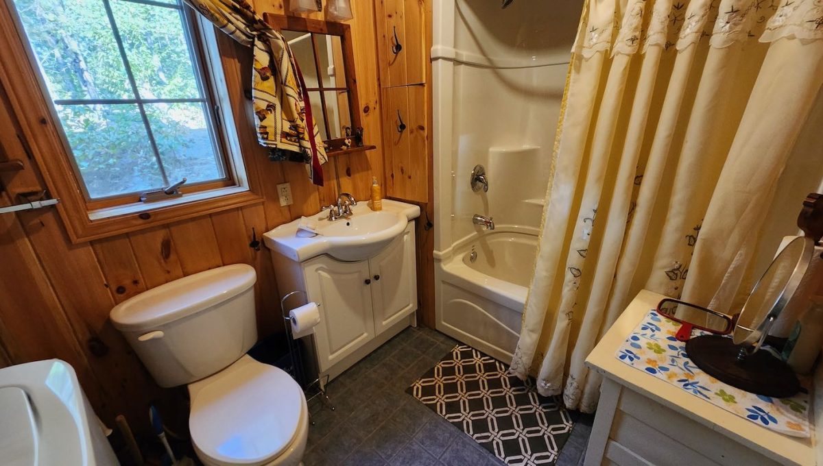 Loucks-Lake-Getaway-1 - 34