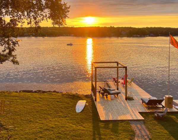 Cottage near lake canada